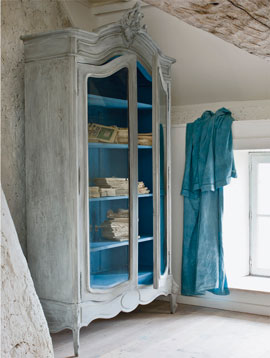 Annie-Sloan---Distressed-Armoire---from-'French-Style'-chapter-of-Colour-Recipes-for-Painted-Furniture-and-More